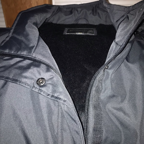 Weatherproof jacket - Picture 5 of 16